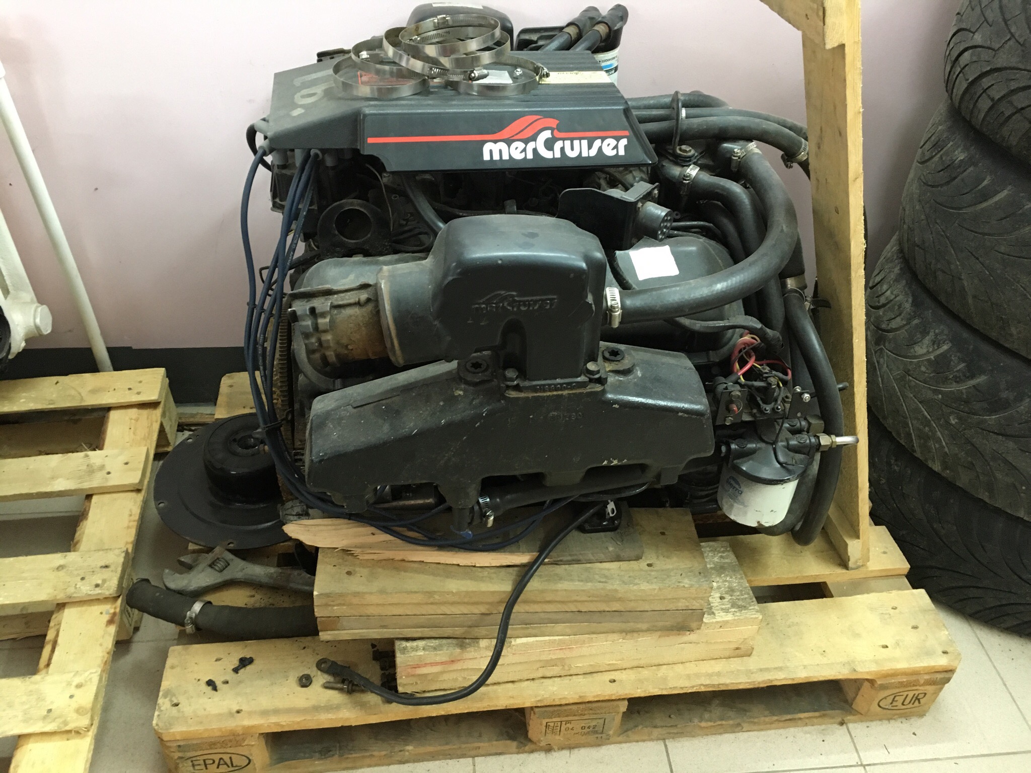 продаётся двигатель Mercruiser 7,4 литра объемом